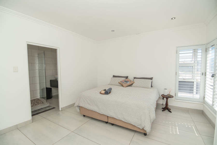 6 Bedroom Property for Sale in Beachview Eastern Cape